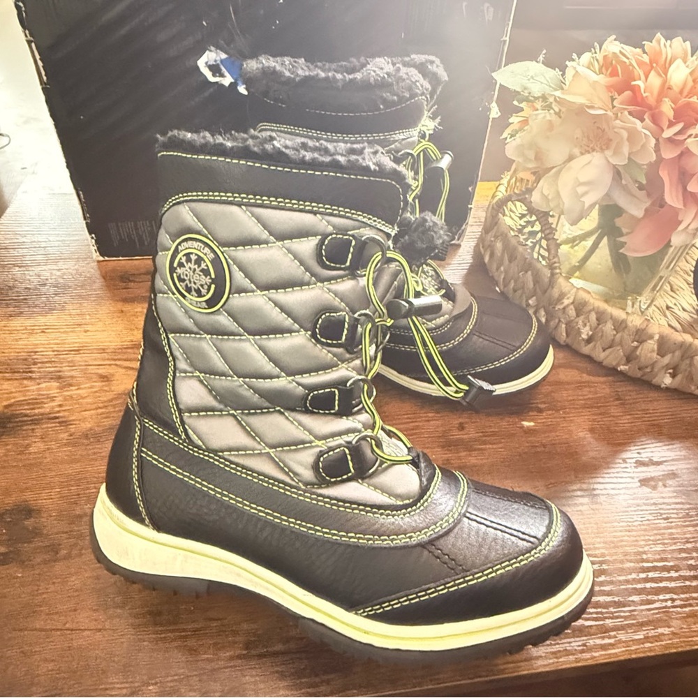 Adventure Totes Gear Boots ERNIE Girls Boots Size 3